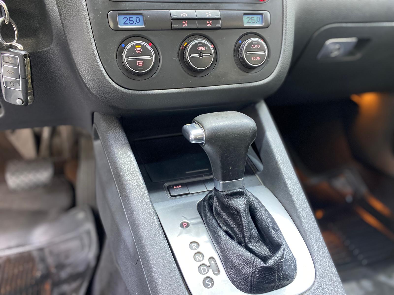 VOLKSWAGEN GOLF 16